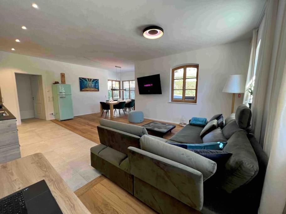 Apartment 4younic Glonn1 * Boxspring * Jacuzzi * Netflix*65“