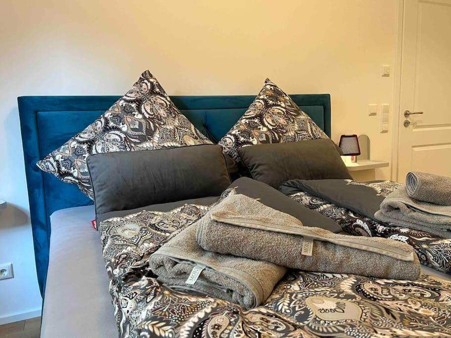 4younic Glonn1 * Boxspring * Jacuzzi * Netflix*65“ *
